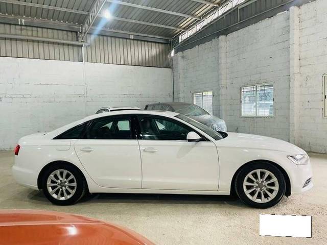 https://images10.gaadi.com/usedcar_image/4577705/original/processed_66efbd5cc35708cff79ed3fef98a97fb.jpg?imwidth=6401