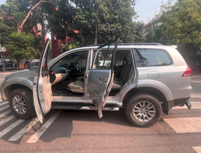 https://images10.gaadi.com/usedcar_image/4577723/original/49feff6b-bf28-4624-8b61-dce7fbdf3712.png?imwidth=6402