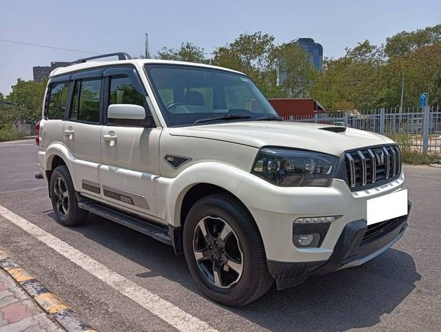 https://images10.gaadi.com/usedcar_image/4577762/original/processed_9dcfed9267e0f8bca52e835881073f9e.jpg?imwidth=6400