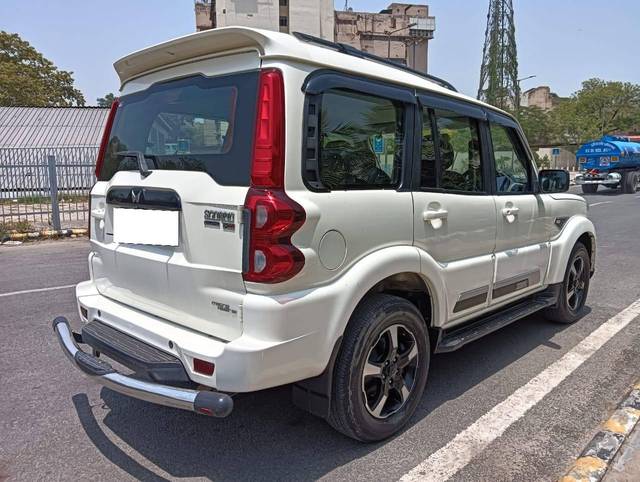 https://images10.gaadi.com/usedcar_image/4577762/original/processed_ac6c1beed77680ea0d5e81e579e3549a.jpg?imwidth=6402