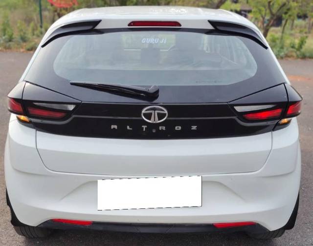 https://images10.gaadi.com/usedcar_image/4577763/original/processed_d9823208dce98b8e485afef2557d7a8f.jpg?imwidth=6402