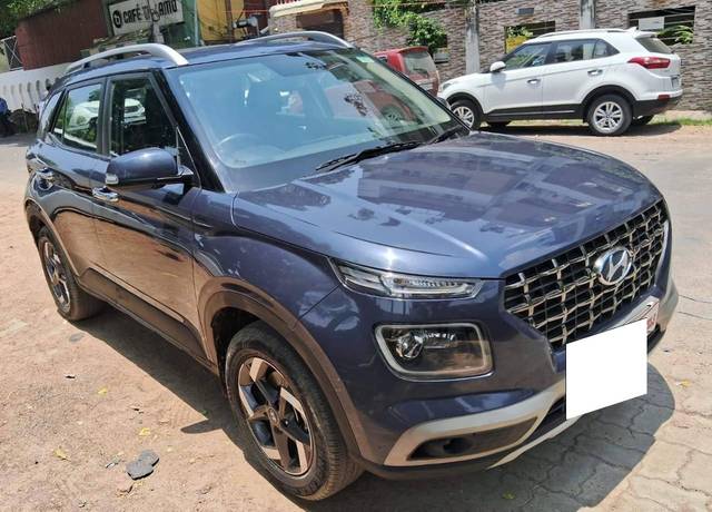 https://images10.gaadi.com/usedcar_image/4577767/original/processed_0805fe4da4e34e3d4e53fb858d9d4060.jpg?imwidth=6400