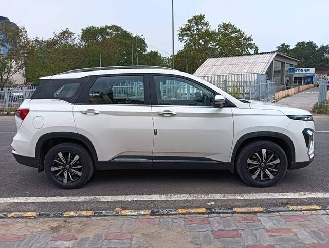 https://images10.gaadi.com/usedcar_image/4577774/original/processed_8195d1bc51fb30f537080a9f8a557ea8.jpg?imwidth=6401