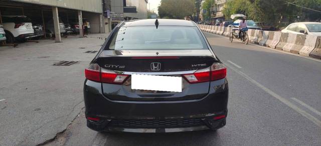 https://images10.gaadi.com/usedcar_image/4577775/original/processed_1f5cab32345f678147d199c0cf5fb0ae.jpg?imwidth=6402