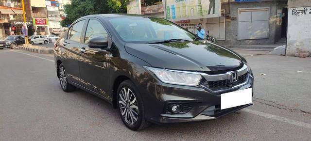 https://images10.gaadi.com/usedcar_image/4577775/original/processed_40bd41c01efa7c23ea20f8f29f6adf2f.jpg?imwidth=6400