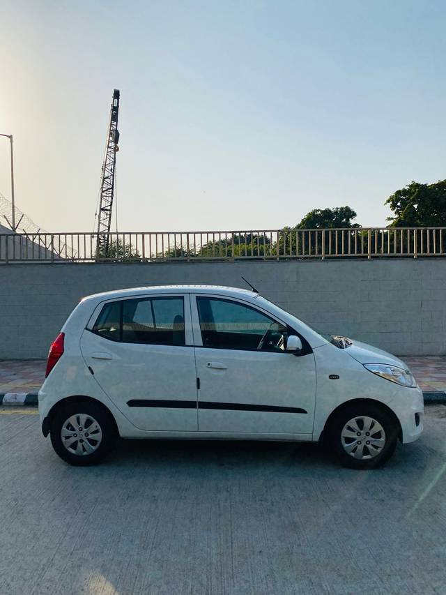 https://images10.gaadi.com/usedcar_image/4577799/original/e7c22b39c9e4cf502fffd2330e3162b4.jpg?imwidth=6401
