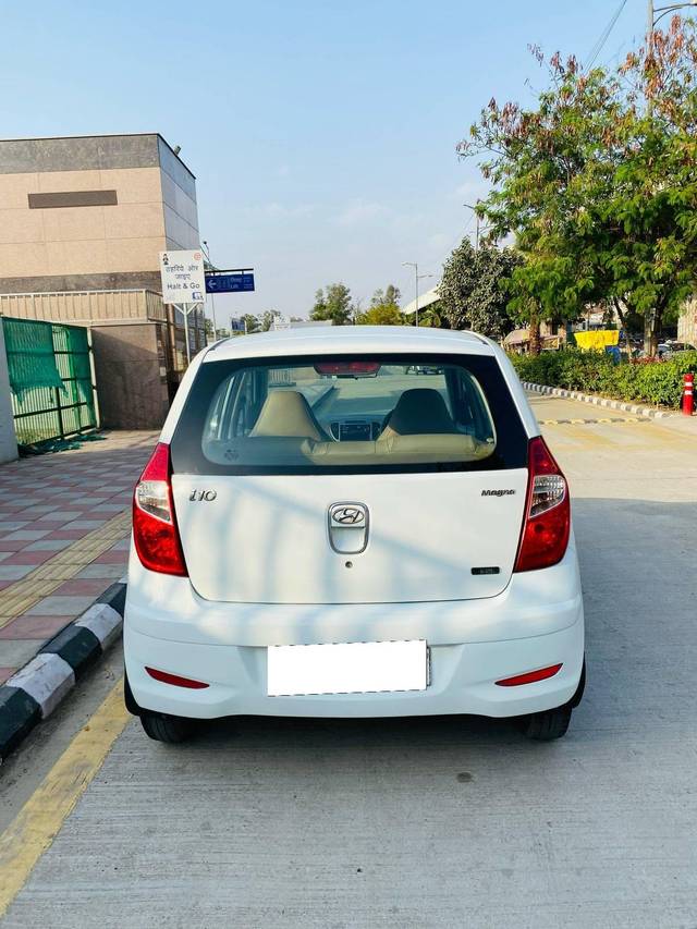 https://images10.gaadi.com/usedcar_image/4577799/original/processed_7a705f4ab1b66a6cf7adaaa3360acecb.jpg?imwidth=6402