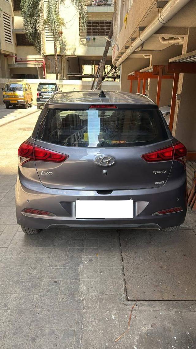 https://images10.gaadi.com/usedcar_image/4577809/original/processed_d1a2eb95f9cd22423b4c0b7b59a8bfe7.jpeg?imwidth=6402