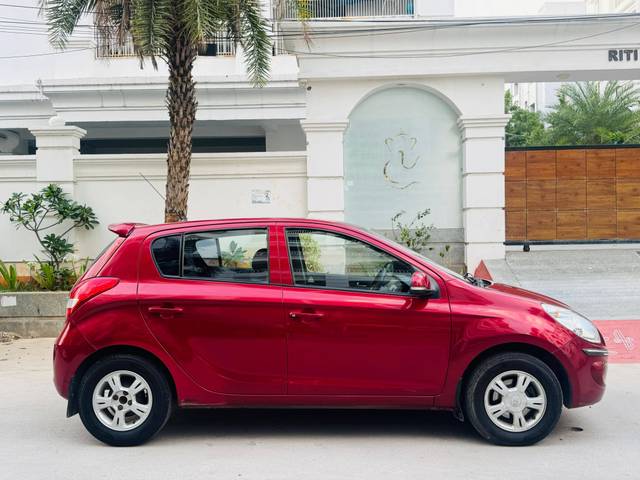 https://images10.gaadi.com/usedcar_image/4577811/original/processed_67827eca39b20536c04d4db53968a498.jpg?imwidth=6401