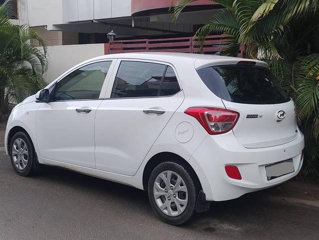 https://images10.gaadi.com/usedcar_image/4577830/original/processed_33fdbb89e6b8d2a5081ee29657a0ff29.jpeg?imwidth=6401