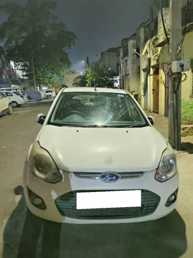 https://images10.gaadi.com/usedcar_image/4577835/original/processed_fc9dd6c2-c791-406a-b829-6db7c2891b53.jpg?imwidth=6401