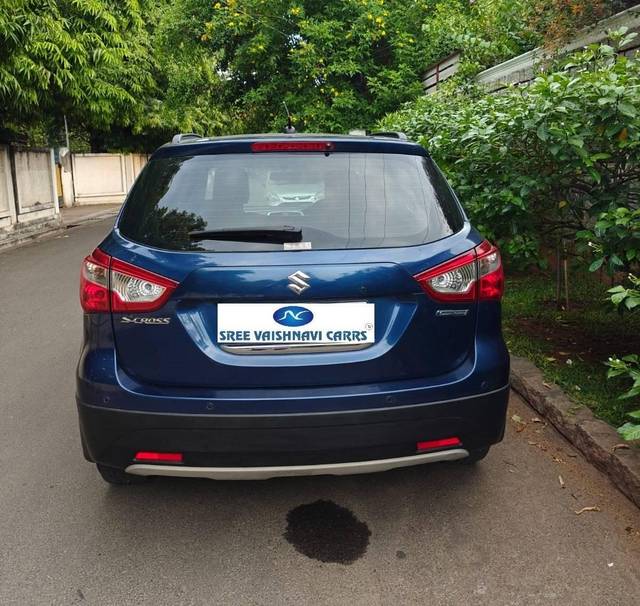 https://images10.gaadi.com/usedcar_image/4577838/original/processed_596ac060242d2552356f9e8e672a1a5b.jpg?imwidth=6402