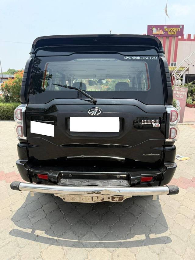 https://images10.gaadi.com/usedcar_image/4577848/original/processed_11031c54b266d4abbccc7c67daf30faa.jpg?imwidth=6401