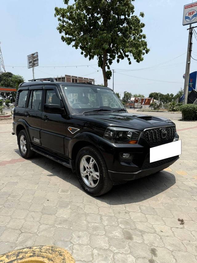 https://images10.gaadi.com/usedcar_image/4577848/original/processed_3054821c20f92251a3e0d9186eb4cb2e.jpg?imwidth=6400