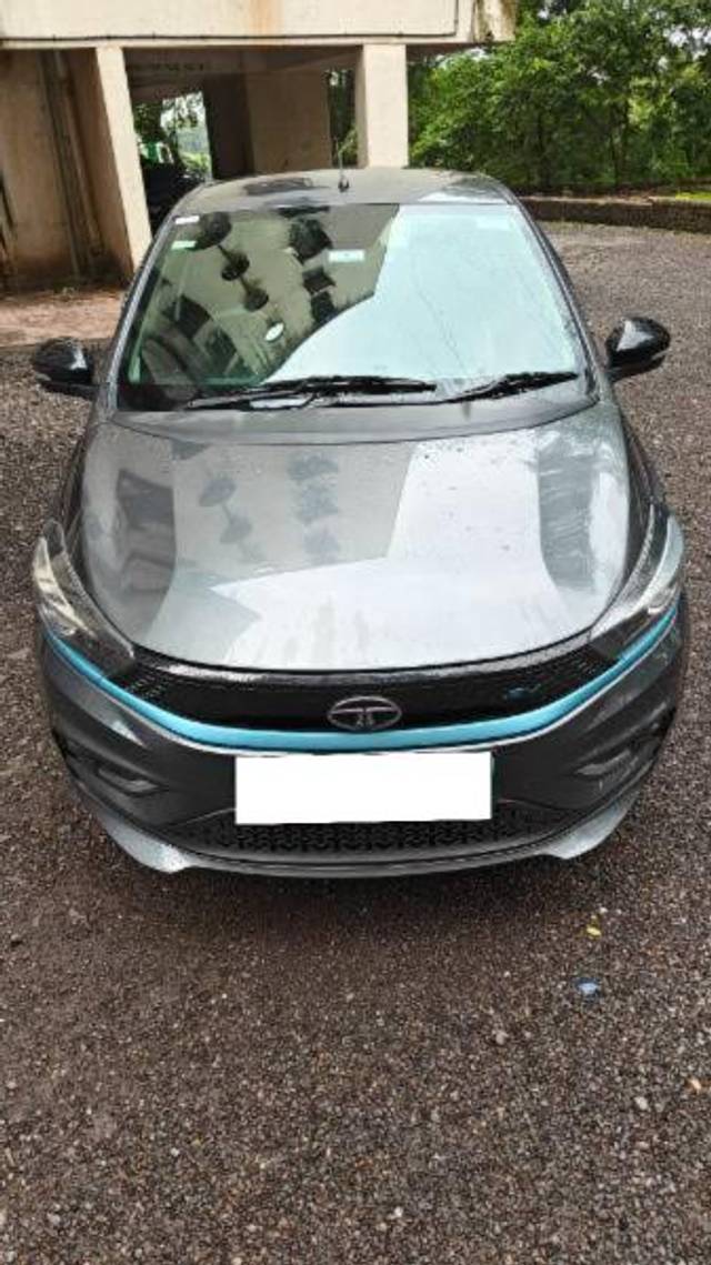 https://images10.gaadi.com/usedcar_image/4577851/original/processed_28a84089-fa72-49bc-8c85-5a6b6d6ea696.jpg?imwidth=6402