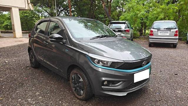 https://images10.gaadi.com/usedcar_image/4577851/original/processed_a95afeb8-c53c-476a-8802-2fd54e5952ce.jpg?imwidth=6400