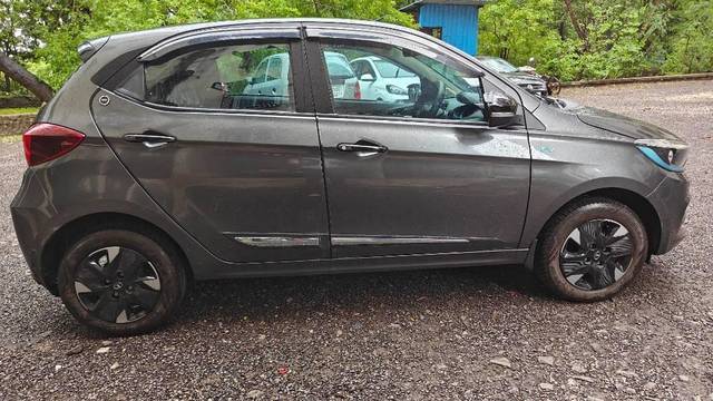 https://images10.gaadi.com/usedcar_image/4577851/original/processed_b216af14-e455-4248-9749-40ef46925ca2.jpg?imwidth=6401