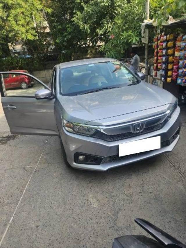 https://images10.gaadi.com/usedcar_image/4577854/original/processed_55e1aebc-1f13-43d2-8ac0-b844e0f5e118.jpeg?imwidth=6400