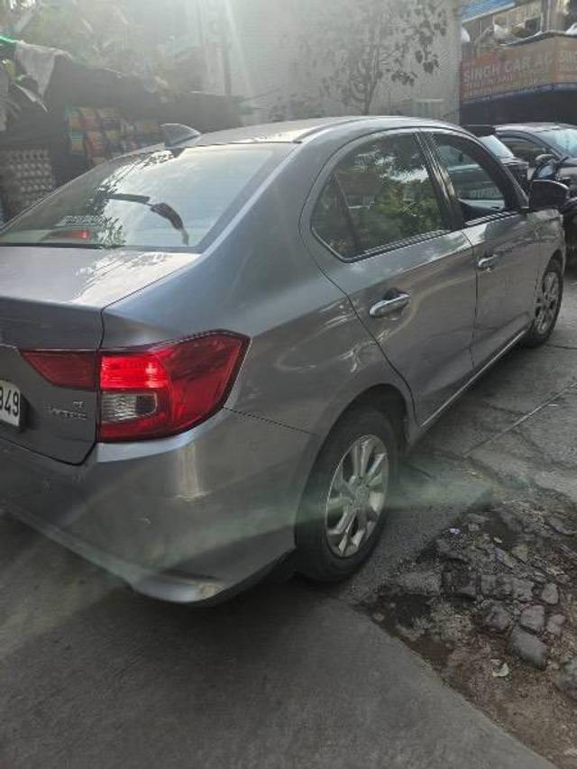 https://images10.gaadi.com/usedcar_image/4577854/original/processed_8af81464-33db-4890-bb29-7d1e5296baba.jpeg?imwidth=6401