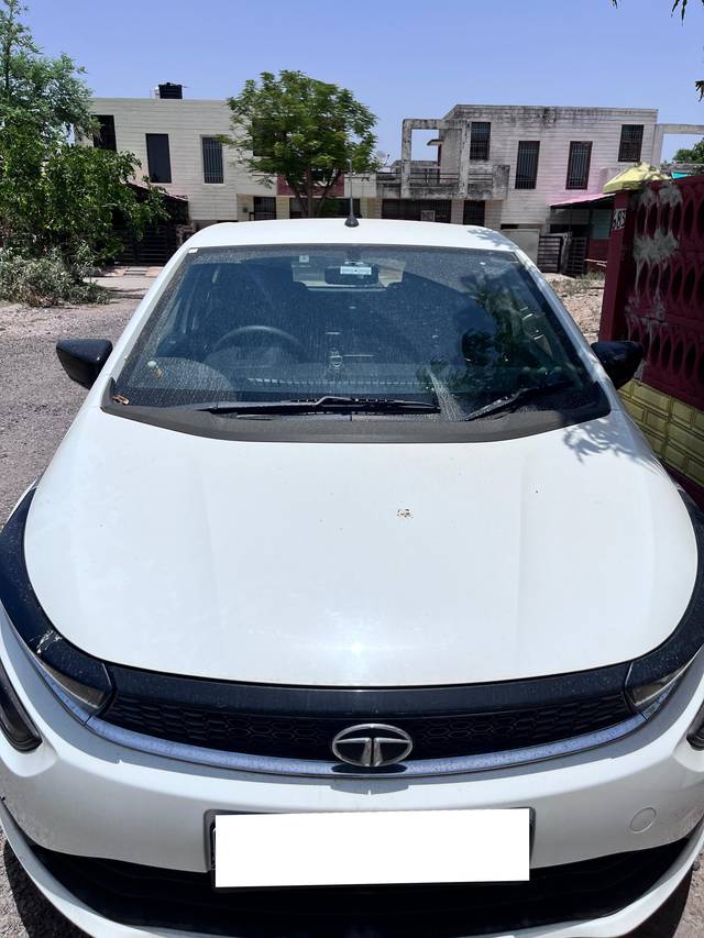 https://images10.gaadi.com/usedcar_image/4577860/original/processed_077c22cb-8a59-4f7e-9624-50d4be2d92eb.jpg?imwidth=6402