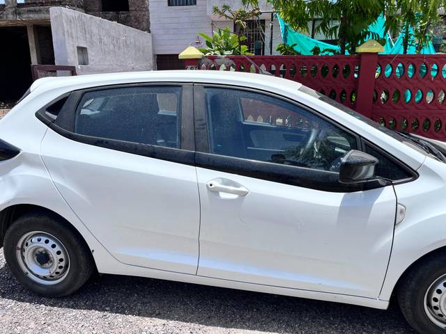 https://images10.gaadi.com/usedcar_image/4577860/original/processed_08bcf8ef-fd7b-40ca-8557-1db643019204.jpg?imwidth=6400