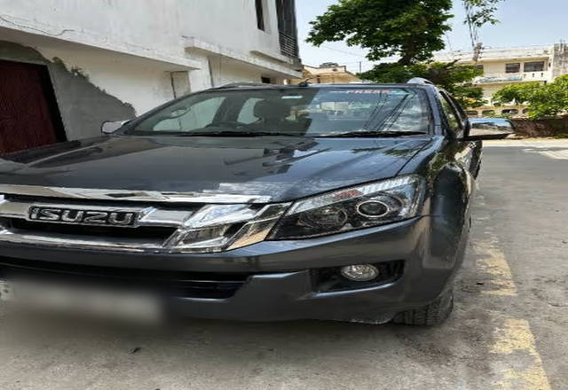https://images10.gaadi.com/usedcar_image/4577862/original/5bf16134-d0be-4807-8603-1ccaf0dbd464.?imwidth=6402