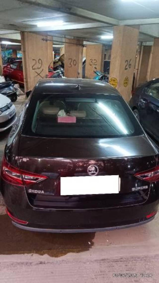 https://images10.gaadi.com/usedcar_image/4577876/original/processed_923c035b-f422-447c-9d8d-ed135ccf1ac5.jpg?imwidth=6401