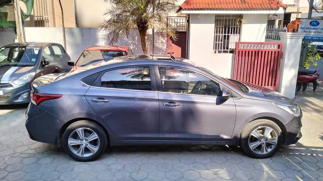 https://images10.gaadi.com/usedcar_image/4577892/original/processed_b5f9c1776af9c085e184a8e871ff98bb.jpeg?imwidth=6401
