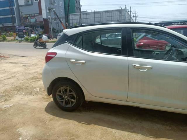 https://images10.gaadi.com/usedcar_image/4577893/original/processed_16b6eba6-491c-4982-8a94-75f5db36ff90.jpg?imwidth=6402