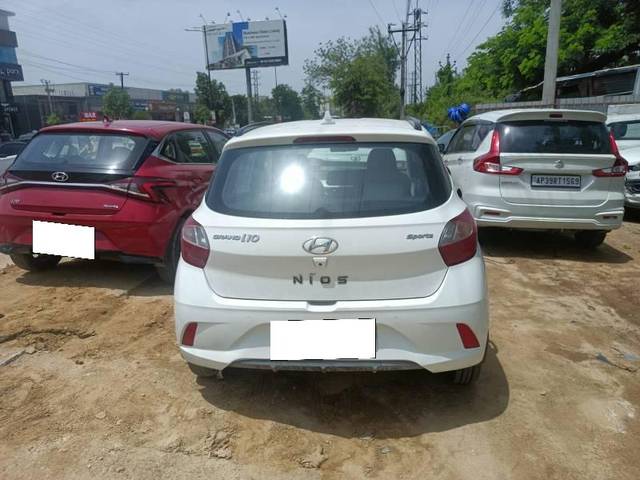 https://images10.gaadi.com/usedcar_image/4577893/original/processed_83b70fb2-999c-459d-a40e-745c62785b30.jpg?imwidth=6401