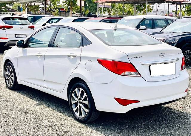 https://images10.gaadi.com/usedcar_image/4577898/original/processed_2735955222772abf56e92bb73f42c609.jpg?imwidth=6402