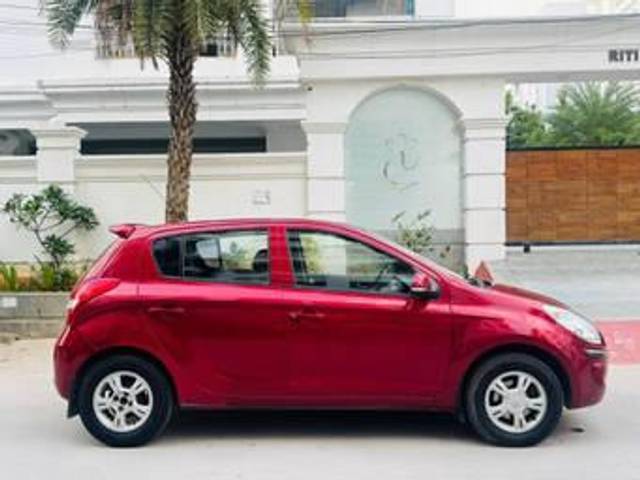 https://images10.gaadi.com/usedcar_image/4577929/original/processed_76bb38a91aad3bed12ce58820d8b8d39.jpg?imwidth=6402