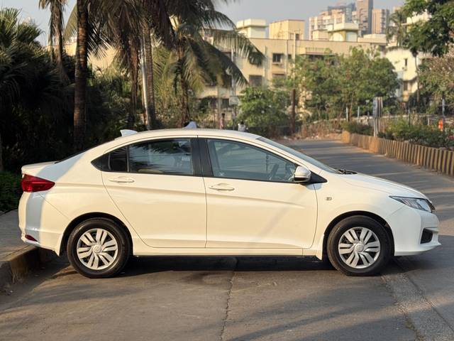 https://images10.gaadi.com/usedcar_image/4577930/original/145c74f400f5efd2da9db649009c147c.jpg?imwidth=6401
