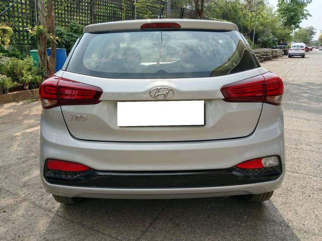 https://images10.gaadi.com/usedcar_image/4577941/original/processed_92986bc76b549ea4fdc5f6c4149950e7.jpg?imwidth=6402