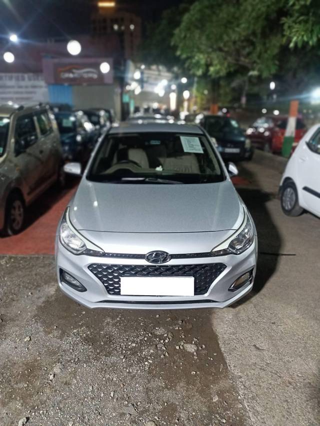 https://images10.gaadi.com/usedcar_image/4577950/original/processed_e26a765588ef54182ebabe057dcdaf24.jpg?imwidth=6400