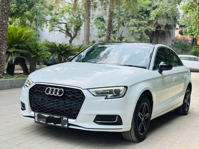 https://images10.gaadi.com/usedcar_image/4577972/original/processed_ccb09c6d5e0c7572f832e486dedf5990.jpg?imwidth=6401