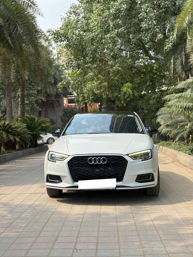 https://images10.gaadi.com/usedcar_image/4577972/original/processed_e1c7164488bbb72b383269a74984c041.jpg?imwidth=6402