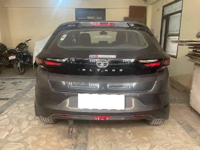 https://images10.gaadi.com/usedcar_image/4578003/original/processed_979d45a7-b846-401a-88ba-42a428891aab.jpeg?imwidth=6401