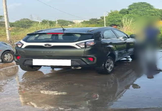 https://images10.gaadi.com/usedcar_image/4578012/original/364d1066-eba1-425c-87dd-171de6d963f8.?imwidth=6401