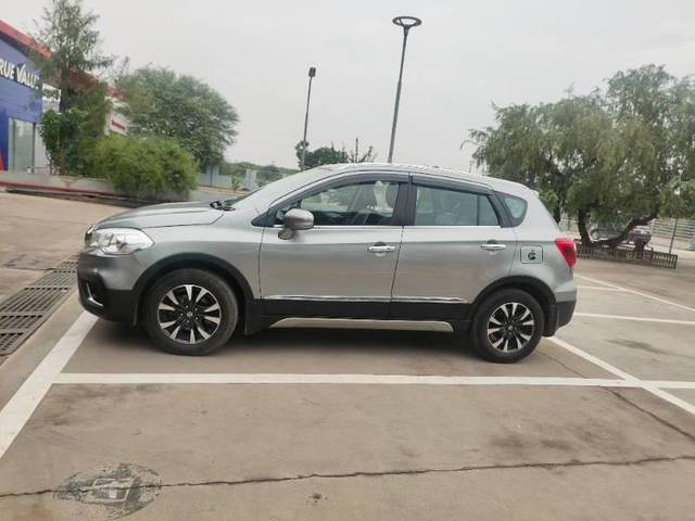 https://images10.gaadi.com/usedcar_image/4578034/original/processed_d77b5849-4a19-4ebc-a349-8fa3fa68a30e.jpg?imwidth=6401
