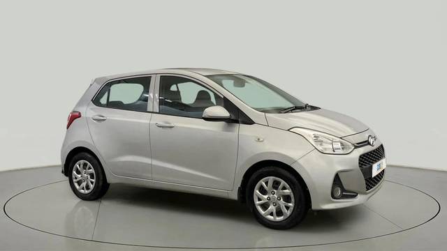 https://images10.gaadi.com/usedcar_image/4578036/original/32dd66a7e0c438452f2e558bdfcebec6.jpg?imwidth=6400