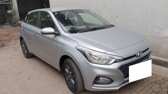 https://images10.gaadi.com/usedcar_image/4578088/original/processed_1f209226-92ef-4352-9603-7eb361d09a72.jpg?imwidth=6400