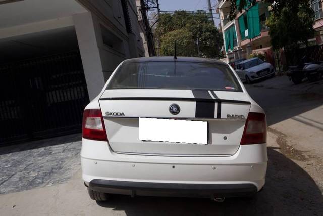 https://images10.gaadi.com/usedcar_image/4578091/original/processed_8360b75b-0a52-4695-94e0-5f4502864127.jpg?imwidth=6401