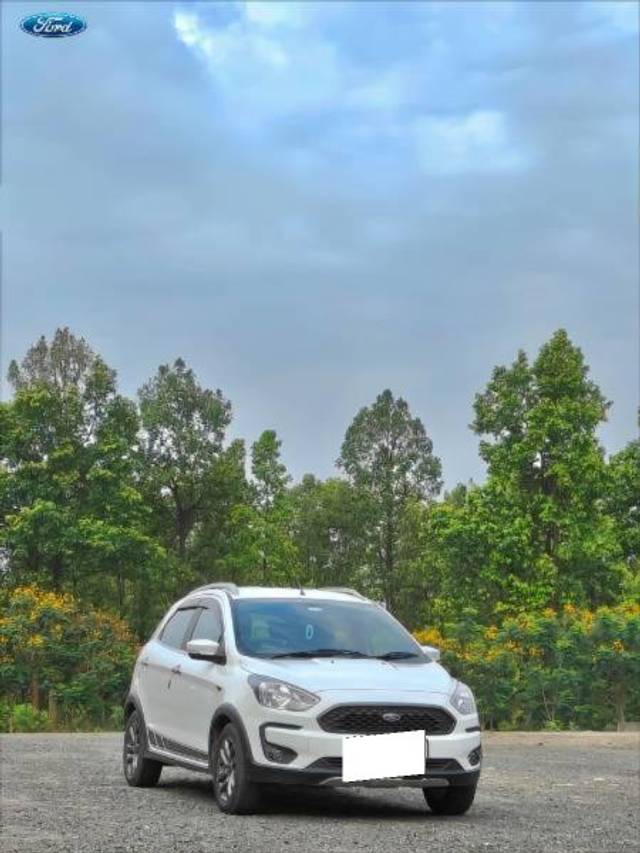 https://images10.gaadi.com/usedcar_image/4578103/original/processed_f3a74e2e-ae4f-4078-9d89-ab95ee4d571f.jpg?imwidth=6400