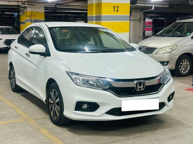 https://images10.gaadi.com/usedcar_image/4578117/original/processed_292e53686682fec2cd55a6e10a2298a4.jpg?imwidth=6400