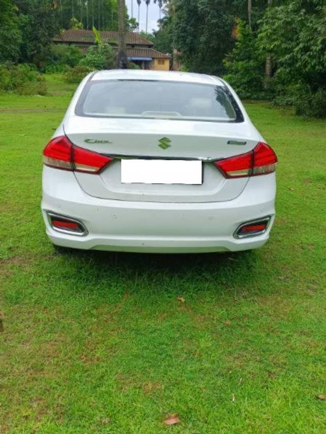 https://images10.gaadi.com/usedcar_image/4578120/original/processed_866ca76d-d4f0-4ce7-96f9-4f22d82a2191.jpg?imwidth=6401