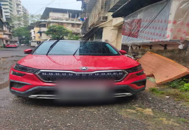 https://images10.gaadi.com/usedcar_image/4578159/original/114f38b6-7550-4262-be1e-fd46811ffa63.?imwidth=6400