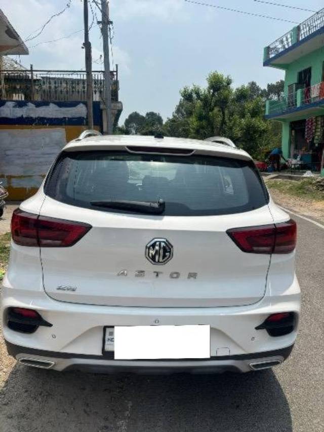 https://images10.gaadi.com/usedcar_image/4578171/original/processed_60038cb2-949f-4212-ad6d-ff733860b855.jpeg?imwidth=6401
