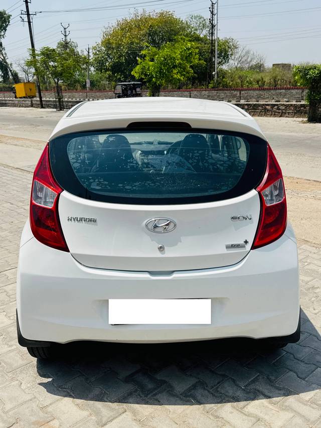 https://images10.gaadi.com/usedcar_image/4578205/original/processed_cb6f0fab-776e-4449-bb49-5c5cb1f8c6ec.jpg?imwidth=6402
