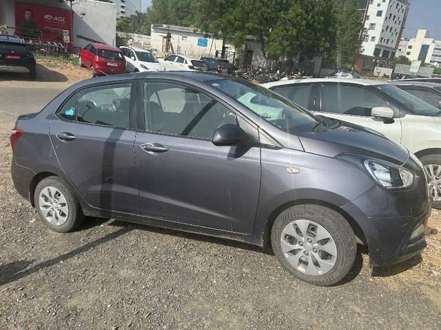 https://images10.gaadi.com/usedcar_image/4578231/original/processed_82e8d5cd-0256-401e-86f0-3e7162edd93e.jpeg?imwidth=6402